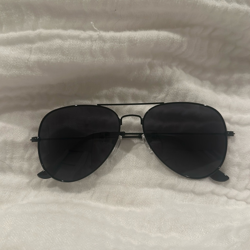 Aviator black sunglasses